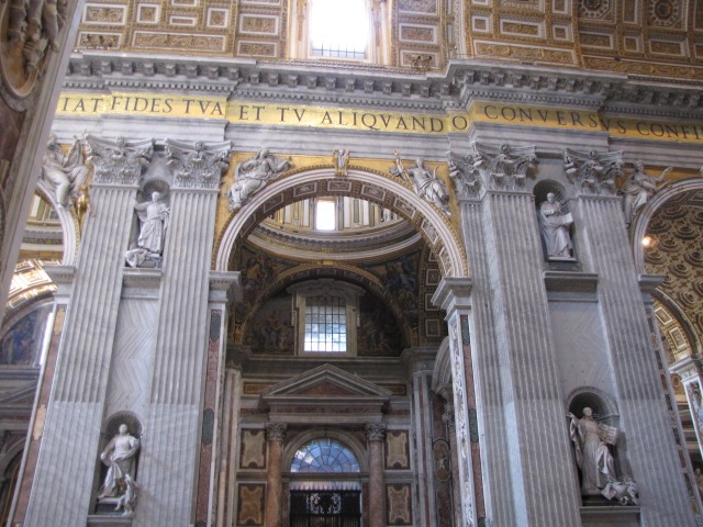 A glimpse at the impressive structures & designs in St. Peter's Basilica