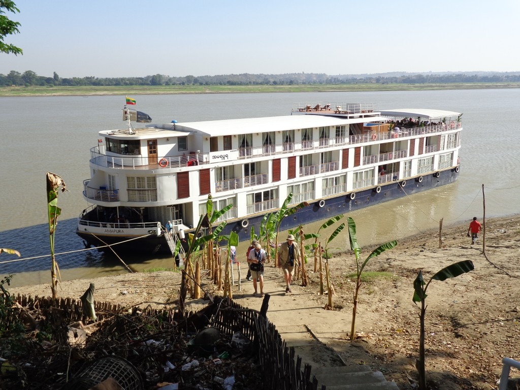 AMAPura Cruiseship in Myanmar